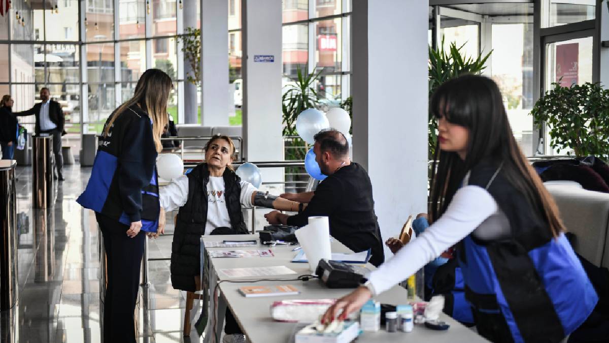Ankara’da vatandaşın ayağına giden hizmet: Büyükşehir, 25 ilçede ücretsiz sağlık taraması başlattı