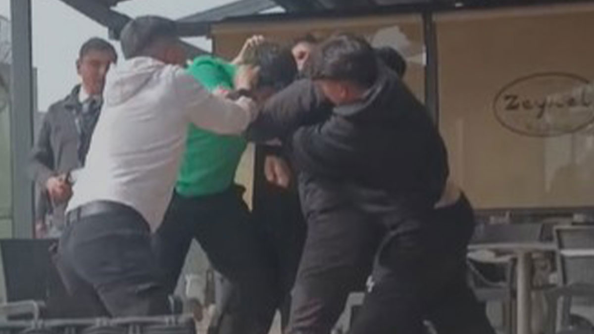 Alışveriş merkezinde çocuklar arasında kavga: Yaşıtını kemerle darbetti