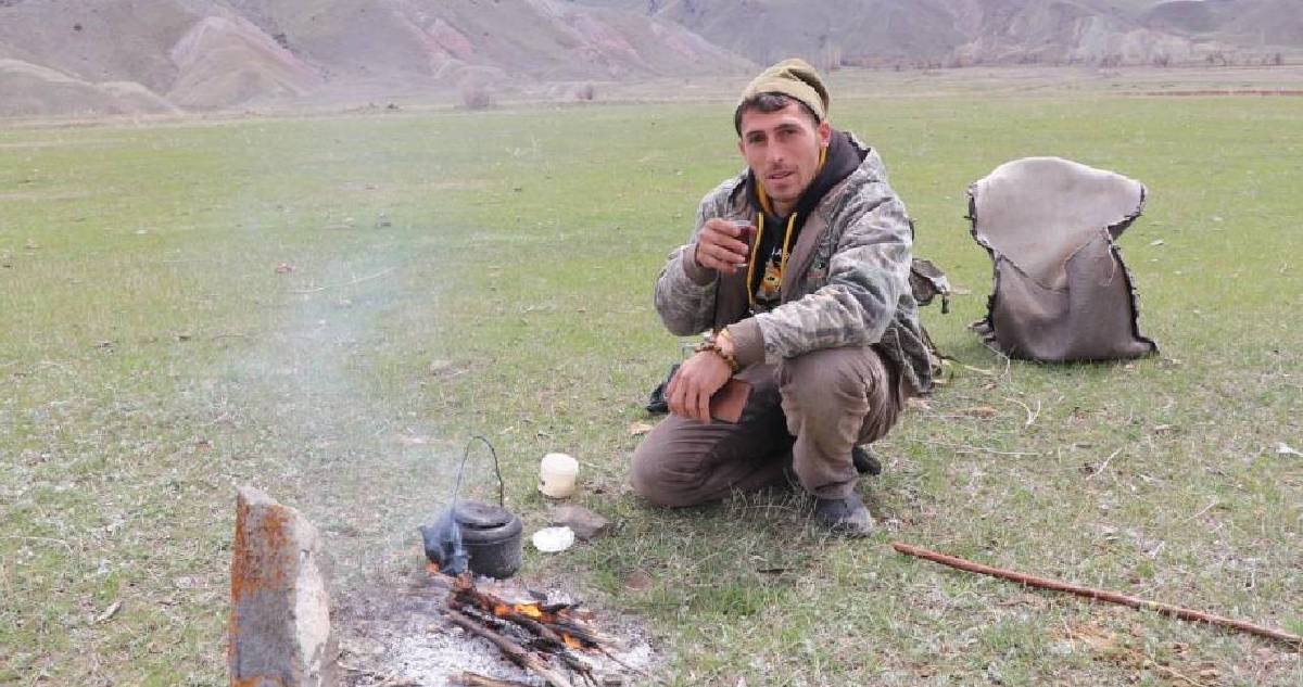 Saksağanı örnek aldı, çobanlığa yeni soluk getirdi! Koyunların peşinde dolanmak yerine drone gönderiyor