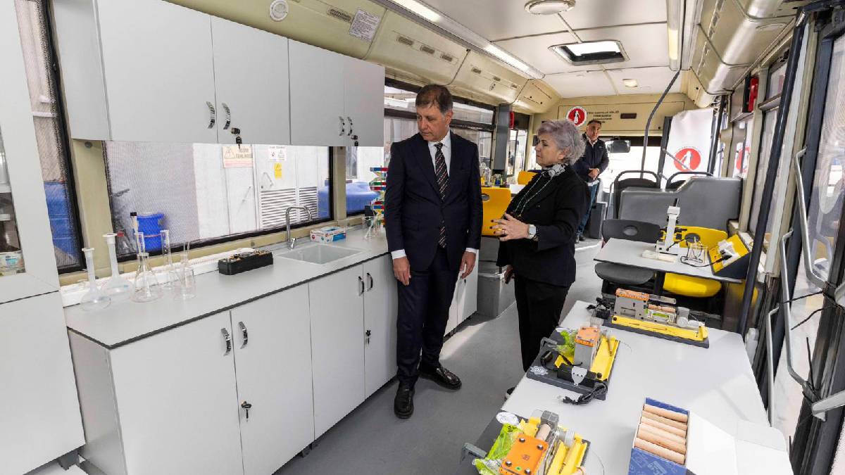 Gezici Bilim Otobüsü yola çıktı: 23 Nisan Ulusal Egemenlik ve Çocuk Bayramı öncesi Adıyamanlı çocuklarla buluşacak