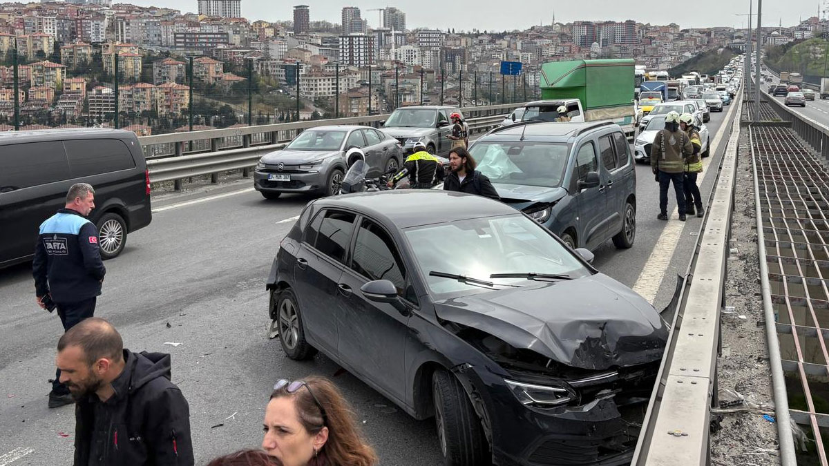 Kağıthane’de zincirleme trafik kazası; 6 araç hasar gördü