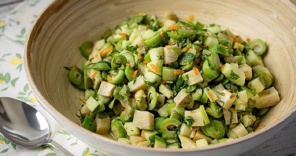 Baharın en taze buluşması: Çağlalı enginarlı bahar salatası! Hem hafif hem besleyici