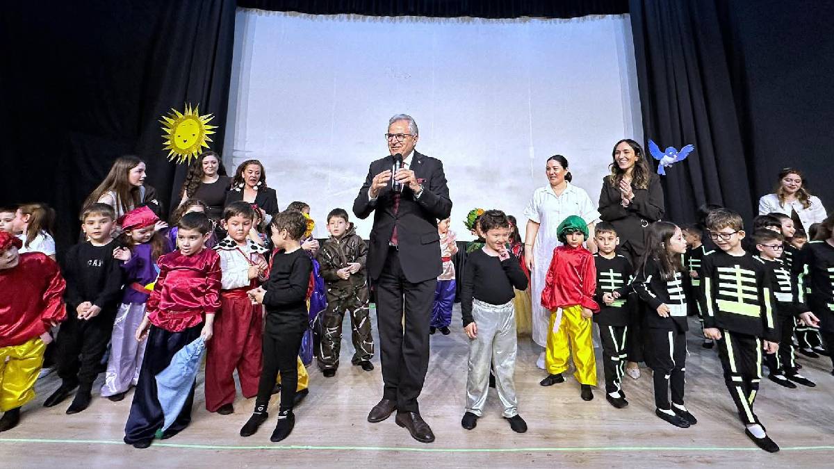 Zübeyde Hanım ve Türkan Saylan Gündüz Bakımevi öğrencileri, sahnedeki başarılarıyla göz doldurdu!