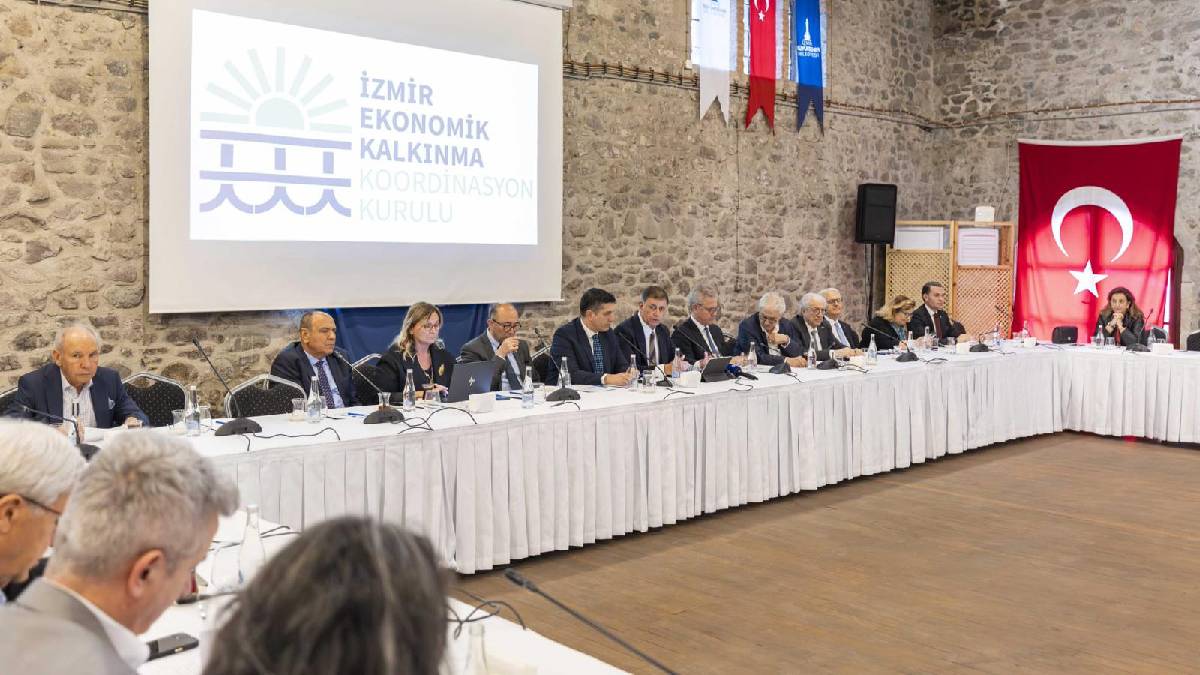 Başkan Tugay: Enerji güvenliği için şehirler kendi sistemlerini kurmalı