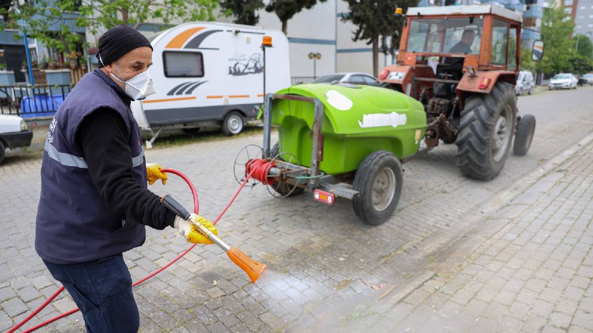 Efeler Belediyesi halk sağlığı ve kent estetiği için çalışmalarını sürdürüyor