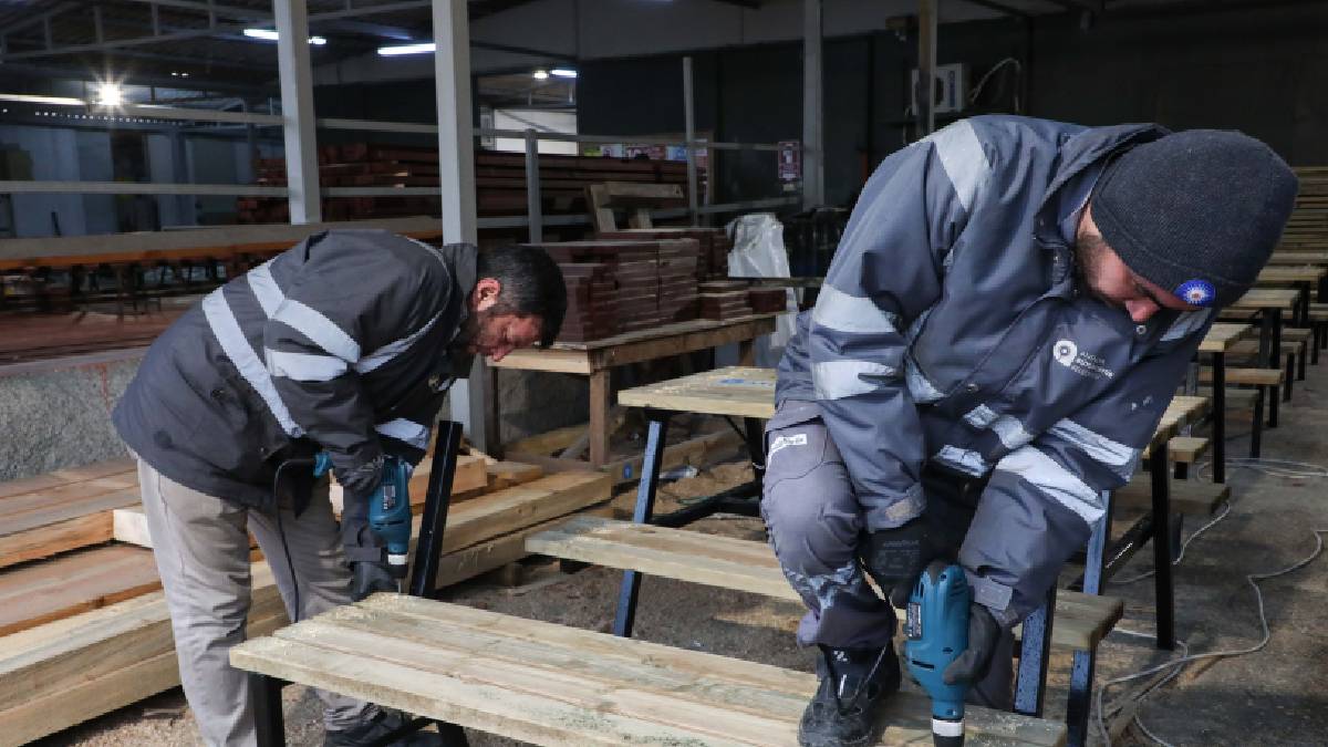 Emekle üretilen kent mobilyaları şehre değer katıyor