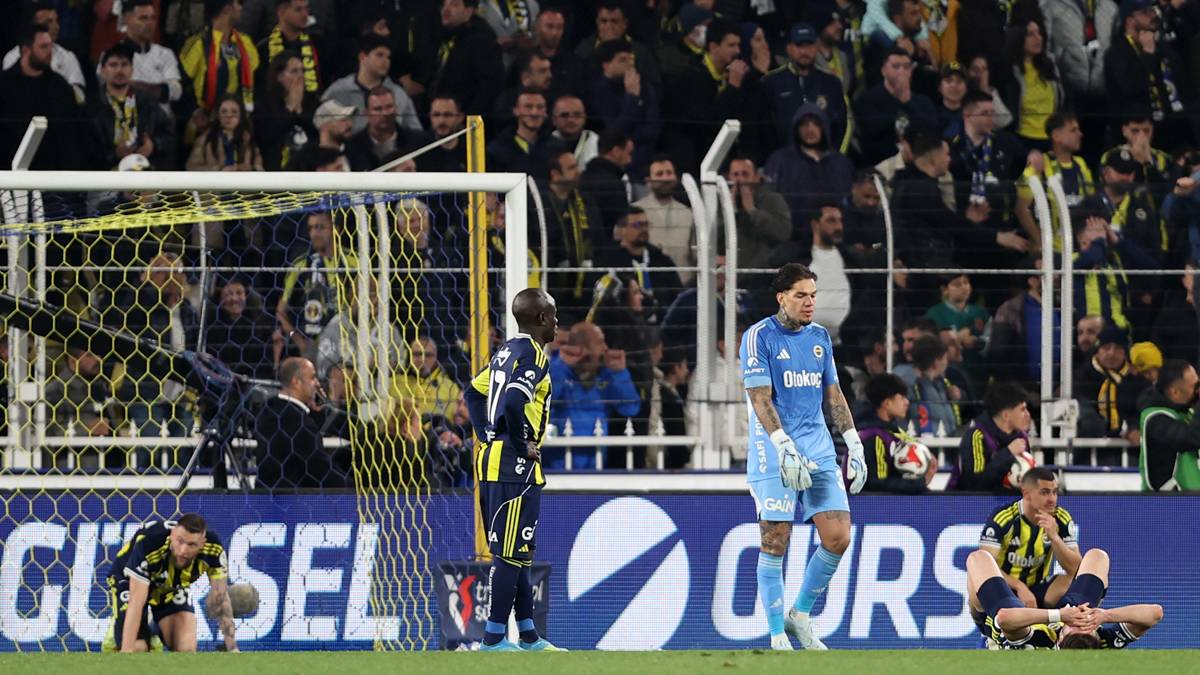 Fenerbahçe uzatma dakikalarında 6 puan kaybetti