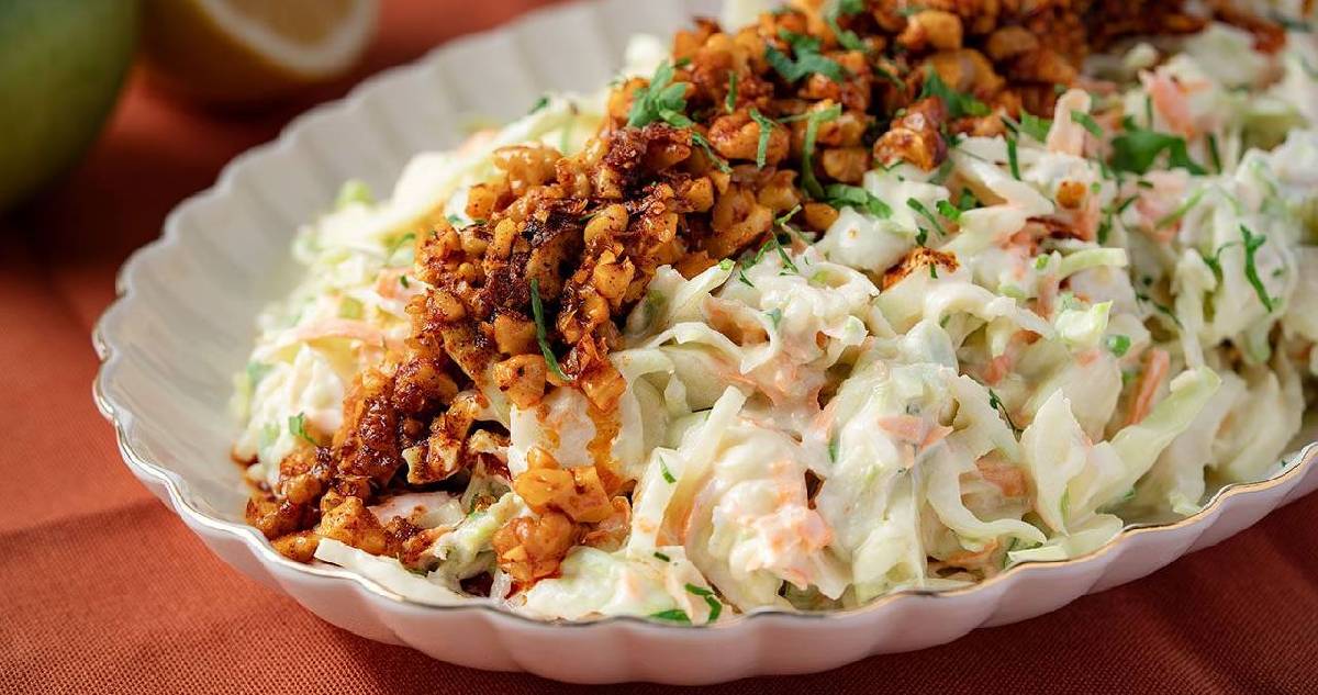 Sofraların yeni yıldızı: Mayhoş ve çıtır lahanalı elmalı yoğurt salatası