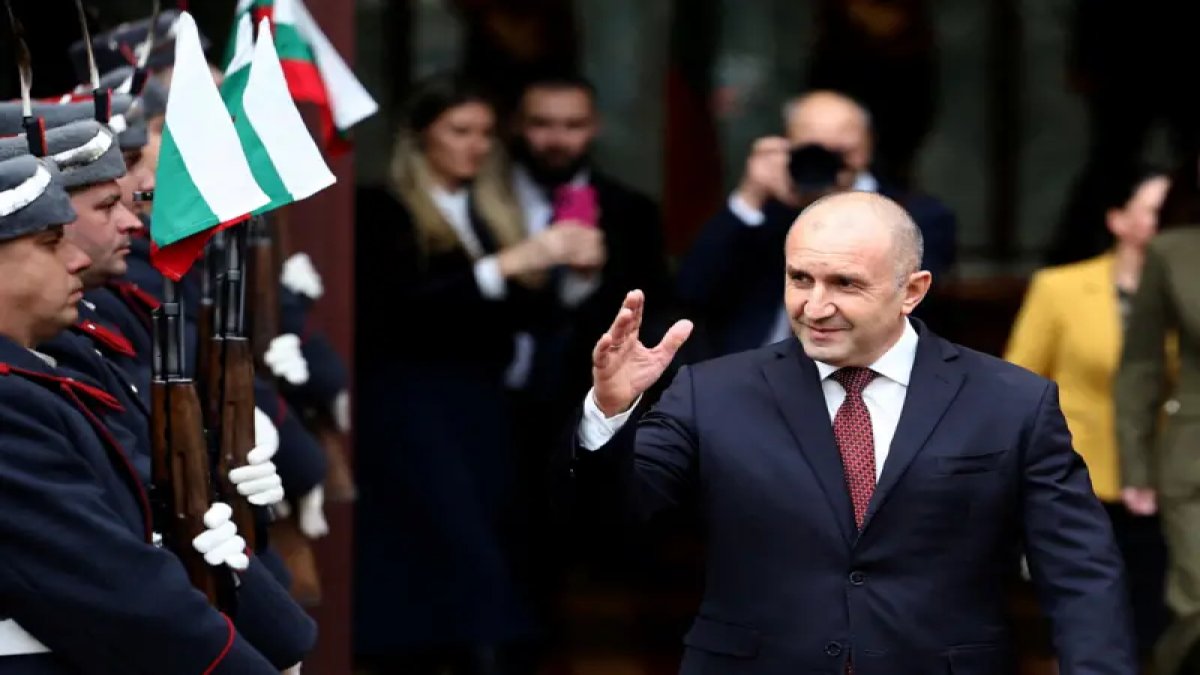 Bulgaristan seçimlerini kim kazandı? Rumen Radev kimdir, kaç yaşında ve partisi ne kadar oy aldı?