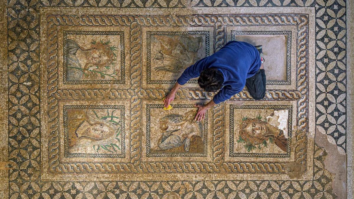 İzmir’in 8 Bin 500 yıllık hazinesi masaya yatırıldı