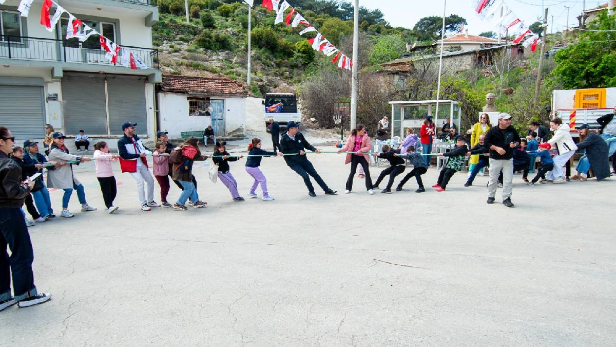 Karşıyaka’da 23 Nisan coşkusu Sancaklı’dan başladı!