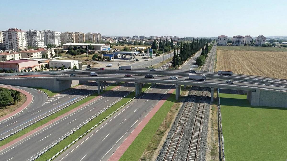 Ceyhan Belediyesinden tarihi yatırım: 'İlk Köprülü Kavşak Üst Geçit' projesinin yapımı başlıyor