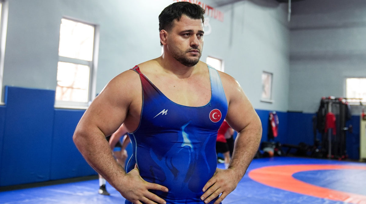 Rıza Kayaalp, Avrupa Şampiyonası'na galibiyetle başladı