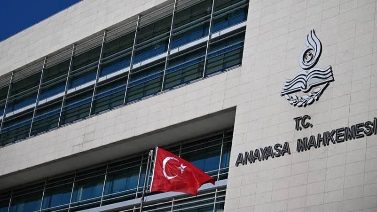 AYM'den 11 siyasi parti hakkında karar