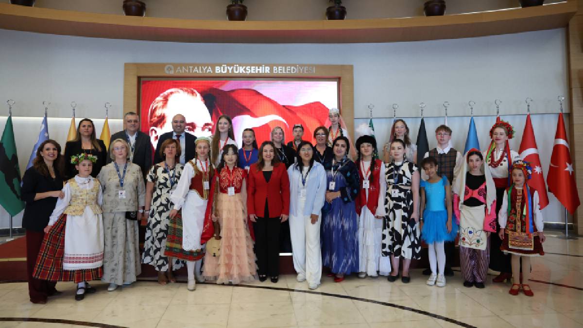 Başkan Vekili Büşra Özdemir dünya çocuklarını ağırladı