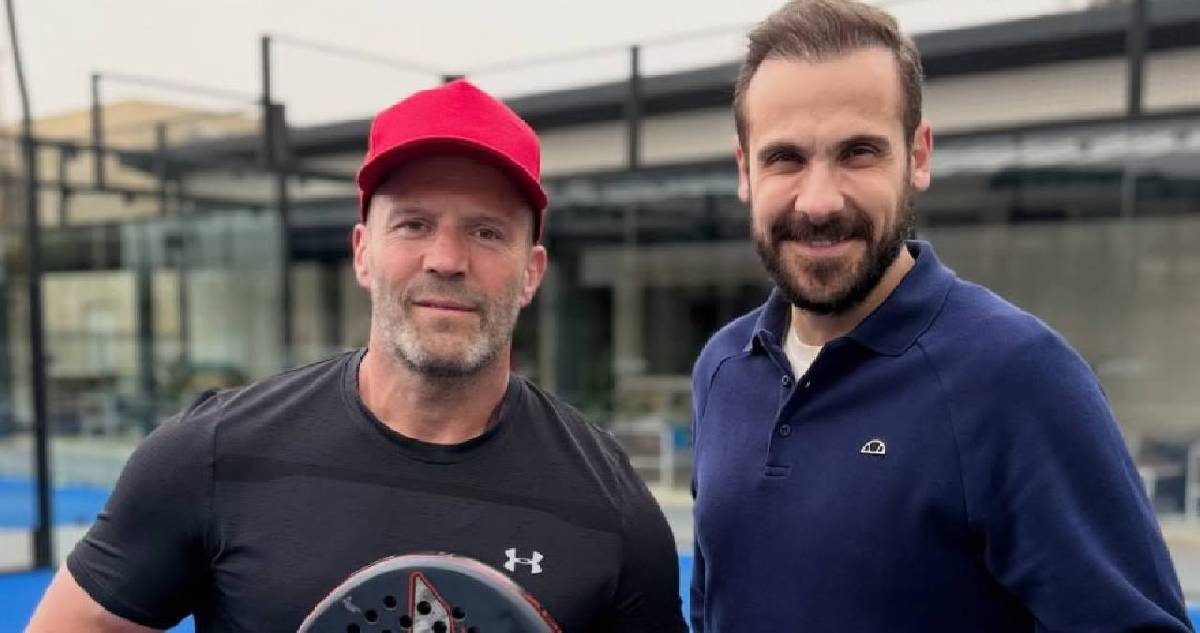 Dünyaca ünlü yıldız Jason Statham Türkiye’nin tadını çıkarıyor! İki oyuncu karşı karşıya geldi: Statham padel oynadı