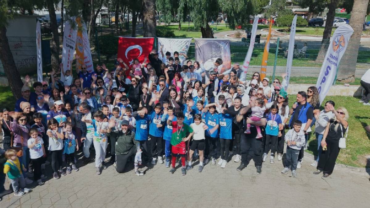 Karşıyaka’da oryantiring rüzgarı: Bayram coşkusu sporla taçlandı!