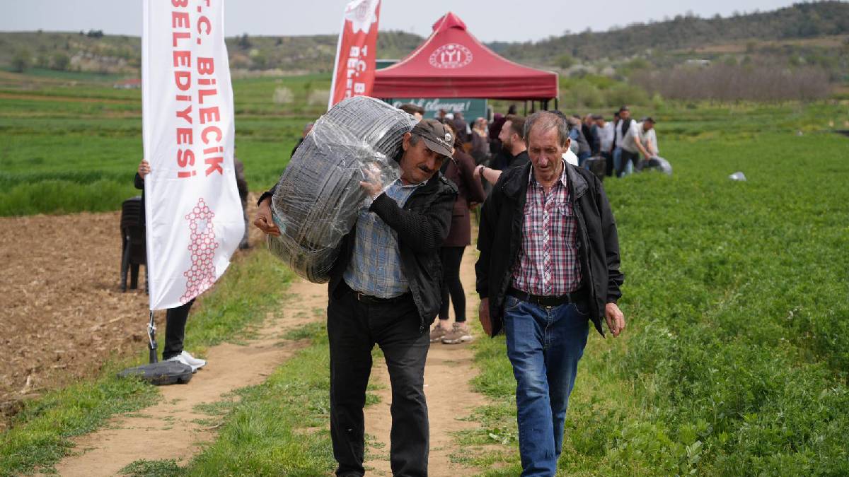 Yeniköylü çiftçilere sulama borusu dağıtıldı