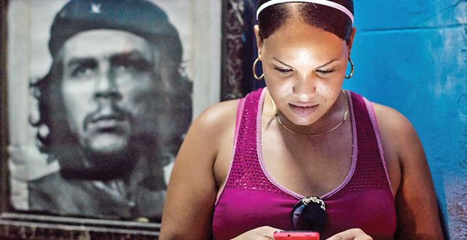 Küba’da ‘demokrasi’ mesajlarına sansür