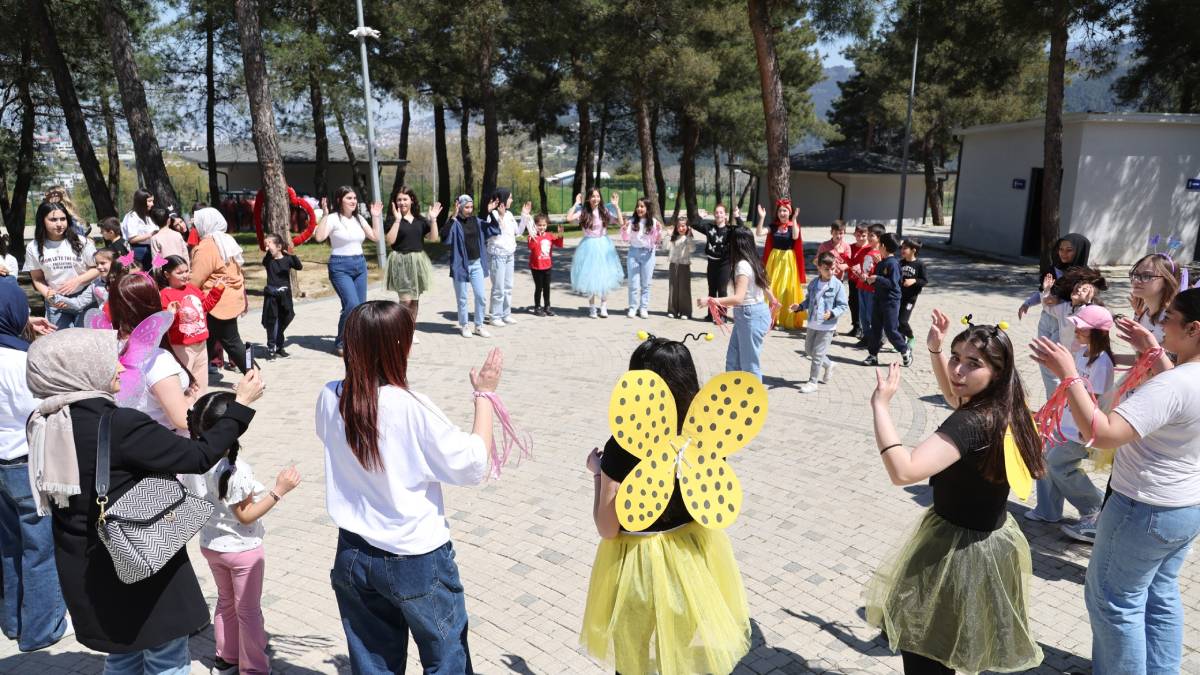 Bursa’da çocuklar patili dostlarla buluştu