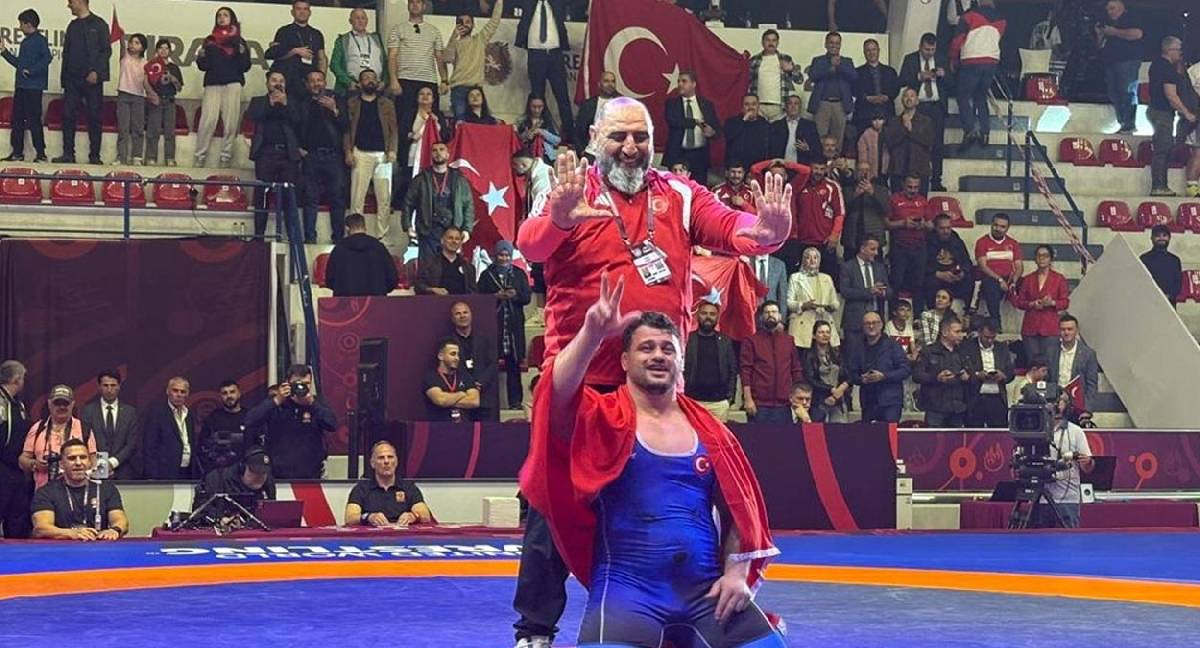 Rıza Kayaalp'ten tarihi rekor: Karelin'i tahtından İndirdi 13. kez Avrupa şampiyonu oldu