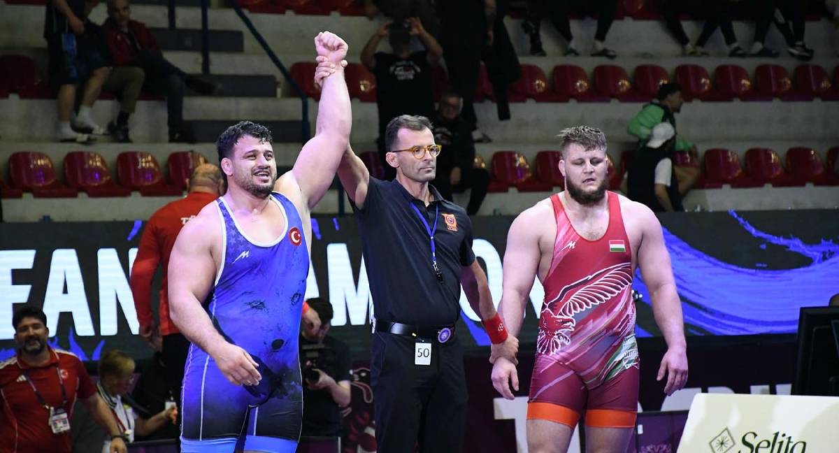 Rıza Kayaalp'ten tarihi rekor: Karelin'i tahtından İndirdi 13. kez Avrupa şampiyonu oldu