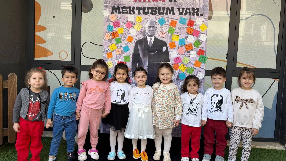 Efeler’in minikleri 23 Nisan’ı kutladı