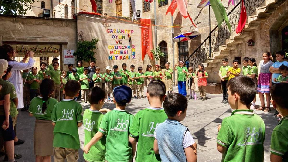 Gaziantep Büyükşehir’den 23 Nisan’da öğretmen ve öğrencilere anlamlı jest!