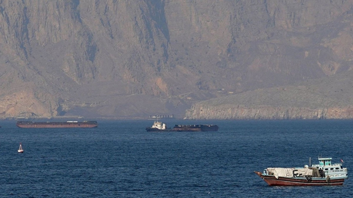 Devrim Muhafızları Hürmüz Boğazı’nda iki gemiye el koydu