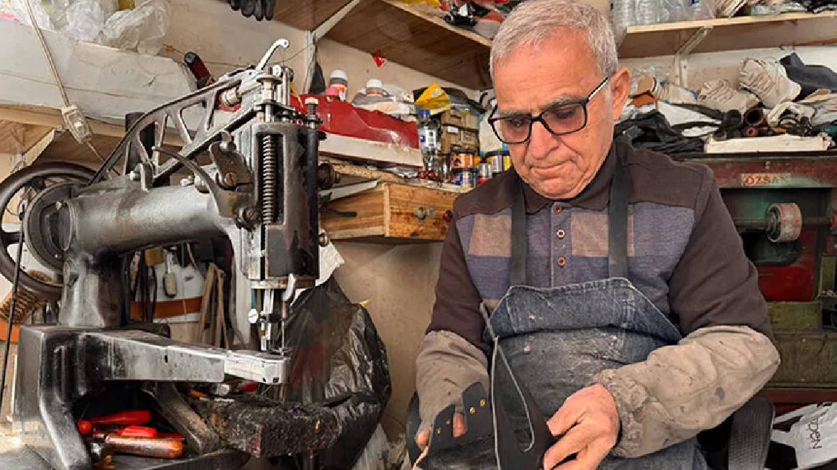 11 yaşında çıraklıkla başladı: 6 metrekarede 44 yıldır ayakkabı tamir ediyor