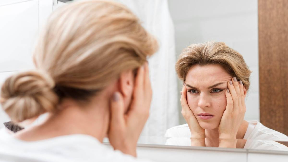 Kafein içerikli krem, buz, masaj… Sabahları oluşan yüz şişkinliğine ne iyi gelir?