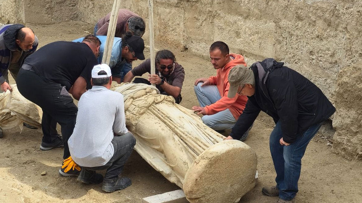 Laodikeia'da tarihi keşif: 2 metrelik Athena heykeli gün ışığına kavuştu