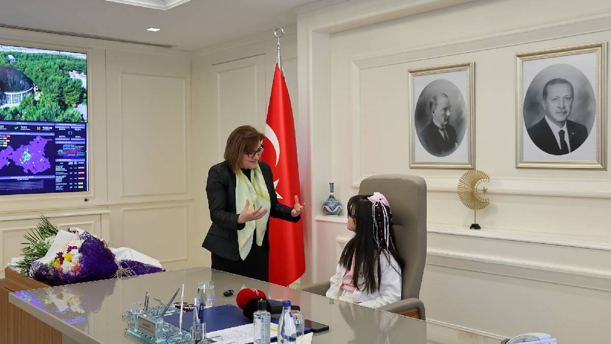 Başkan Şahin makamını minik Beren Özdemir’e devretti