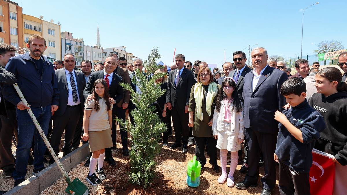 Gaziantep Büyükşehir’den 23 Nisan’a özel fidan dikim töreni