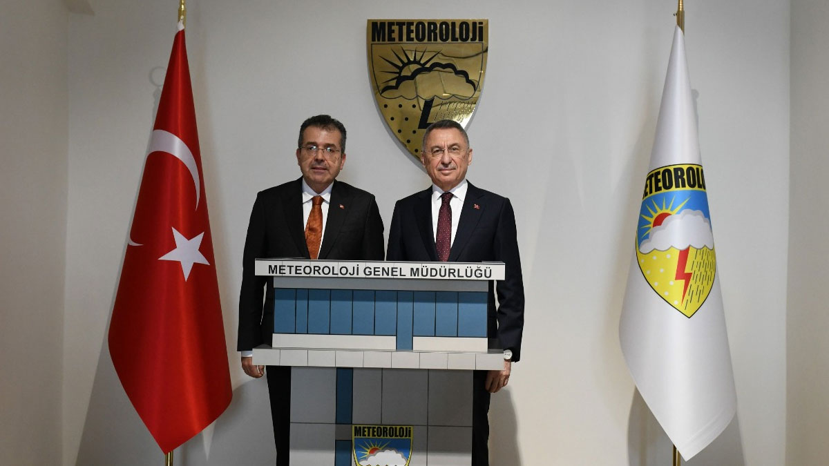 Fuat Oktay meteorolojik balonu gökyüzüne gönderdi