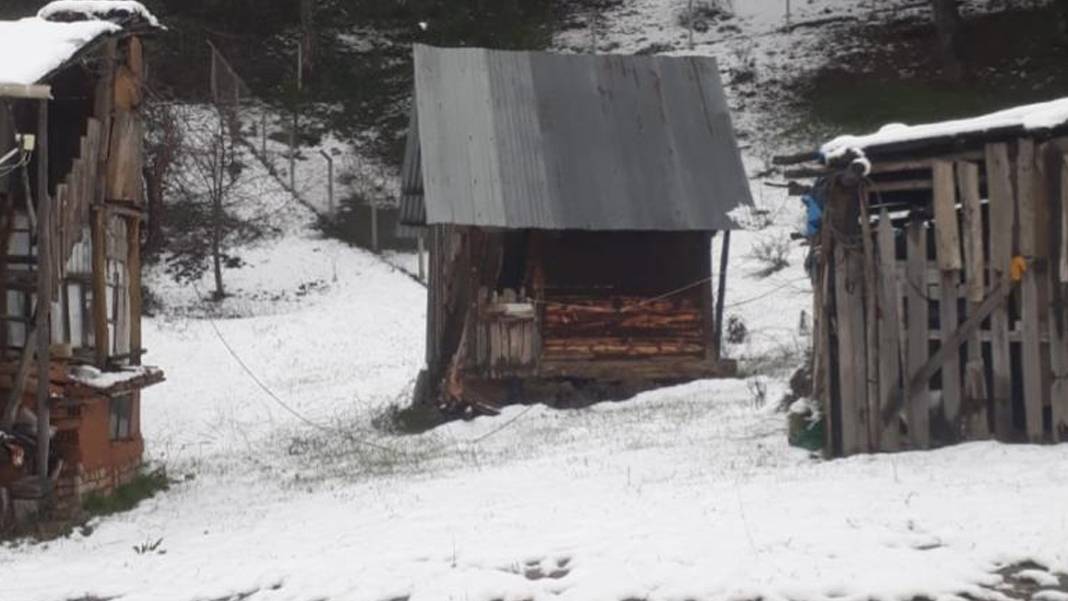 Nisan ayında Ankara'nın yüksek kesimlerine kar yağdı
