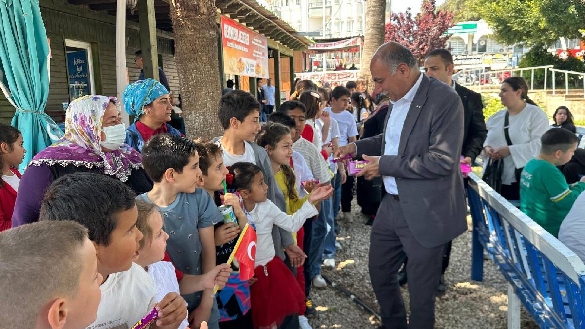 Yumurtalık’ta çocuklar için renkli kutlama