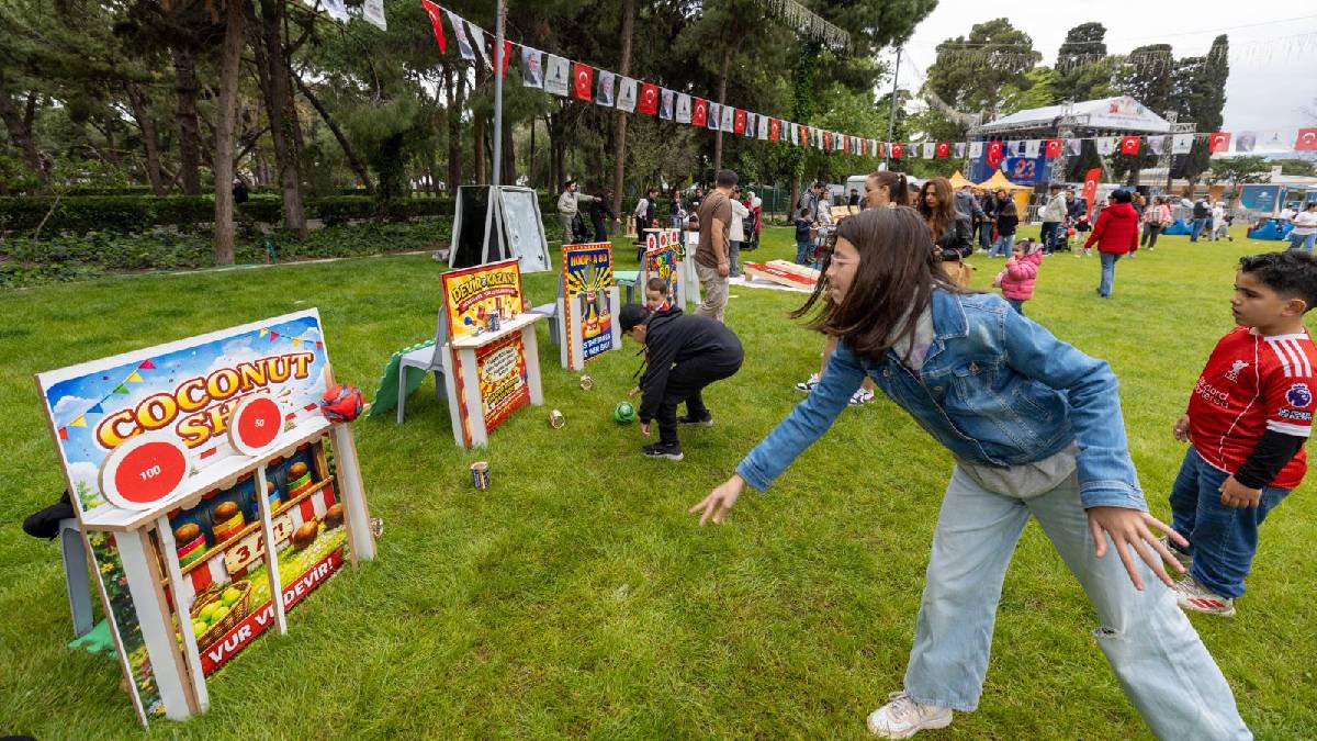 23 Nisan coşkusu İzmir'i sardı