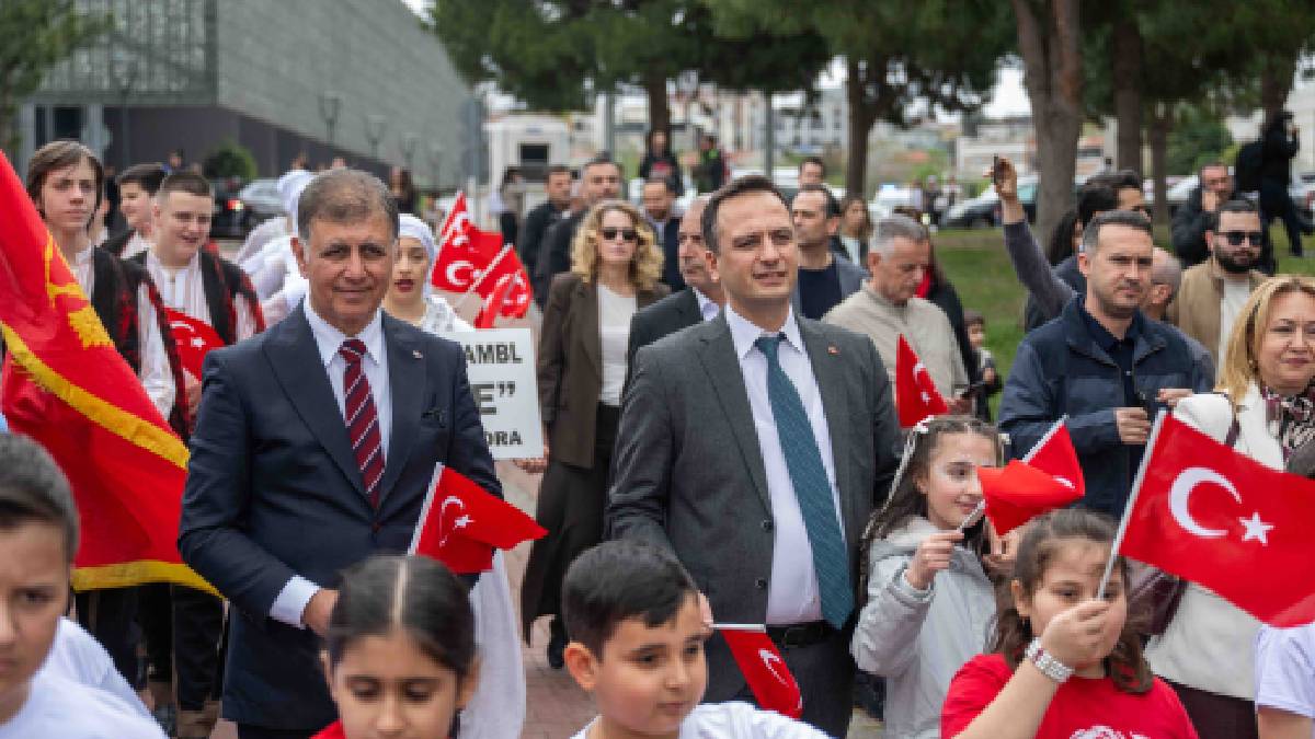 23 Nisan coşkusu İzmir’i tek yürek yaptı