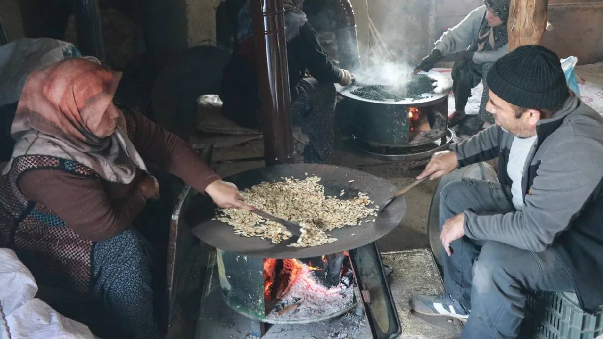 Dede mirası lezzeti geleneksel yöntemlerle hazırlıyorlar: 3 kaşığı tüm gün tok tutuyor