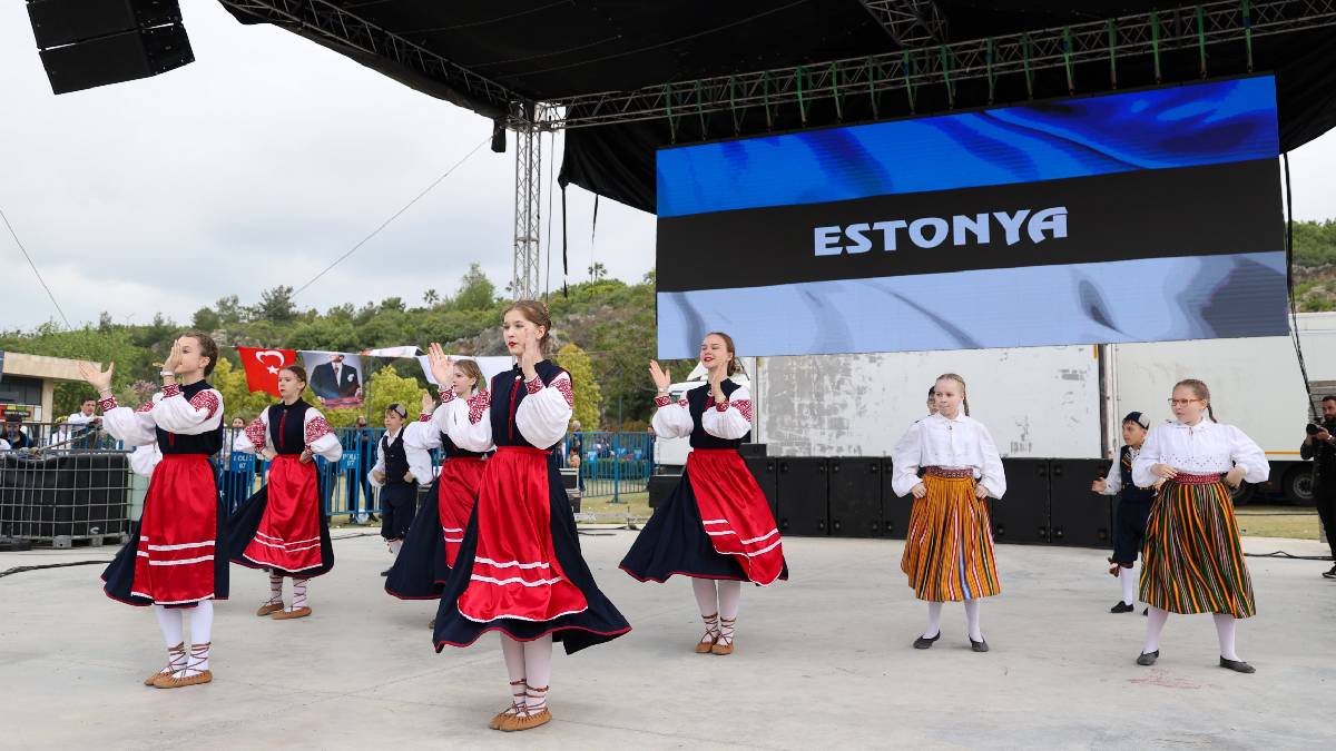 Çocuk Festivali Galası renkli görüntülere sahne oldu