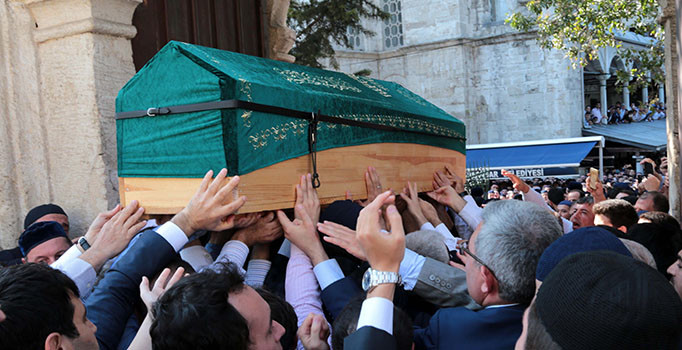 Süleymancıların lideri Arif Ahmet Denizolgun'u binlerce kişi uğurladı