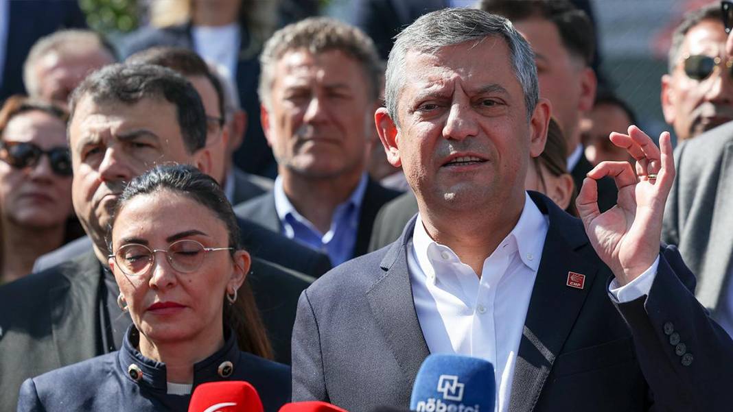 Özel'den Erdoğan'a 'görüşme' cevabı: Önce elindeki baltayı gömsün! İktidarla muhalefetin görüşmemesi AK Parti’nin fikri