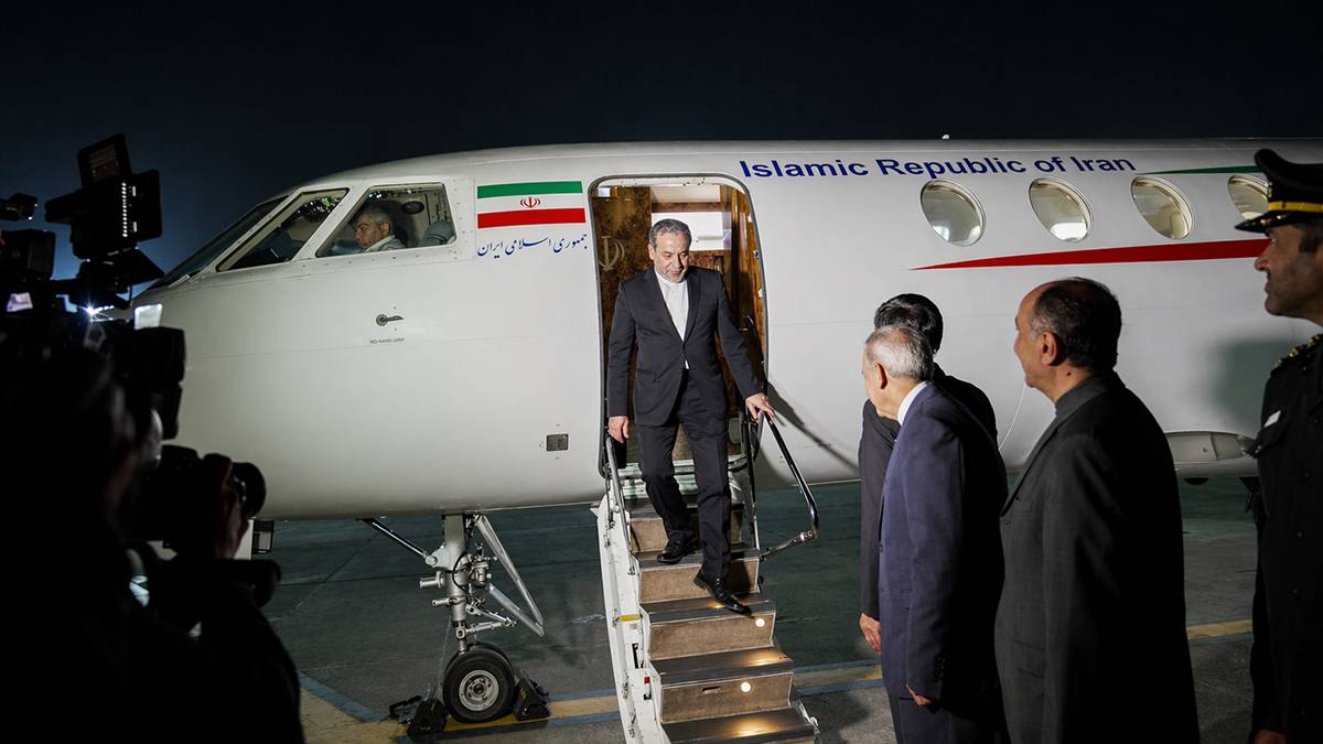 Arakçi İslamabad’a ulaştı: ABD ile müzakere yok