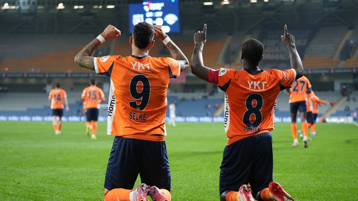 Başakşehir, Kasımpaşa'yı 4 golle geçti