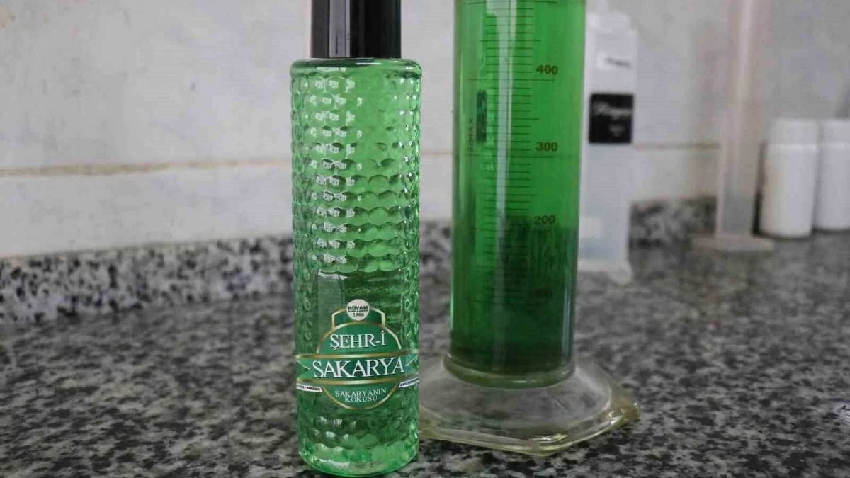 Çiçekler şişelere giriyor, kokusunu tüm dünya alıyor: 3 boyutlu özelliğiyle dikkat çekiyor