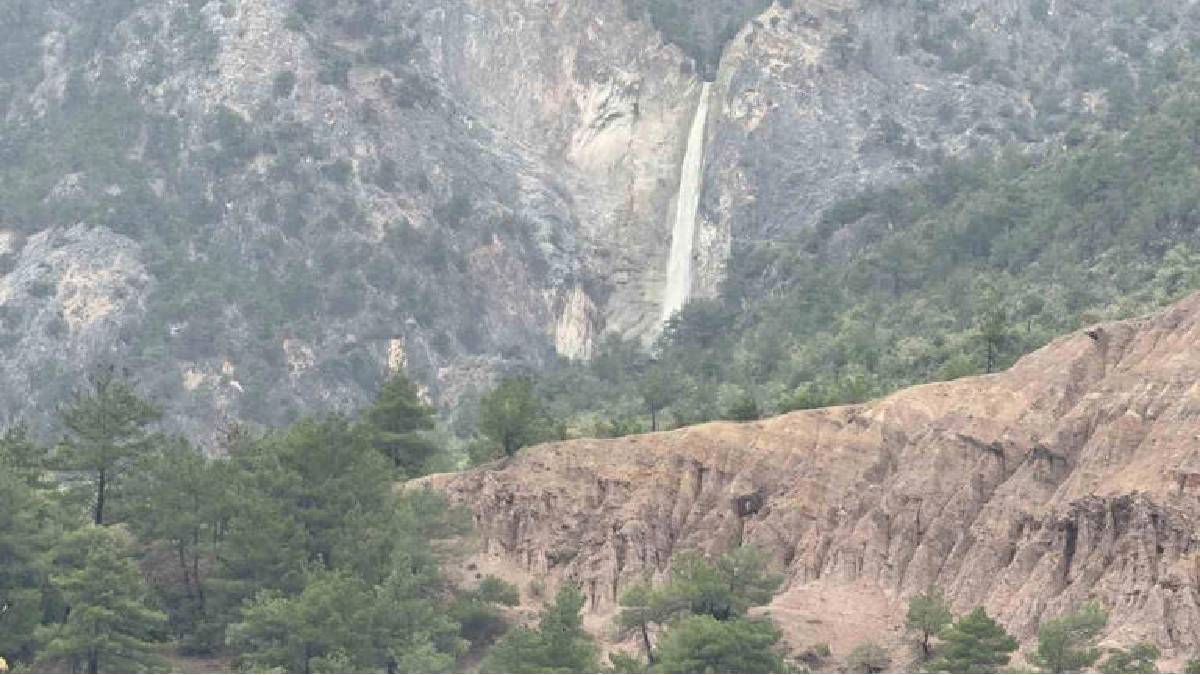 Yağışlarla yeniden can buldu: Su Uçuran Şelalesi özüne döndü