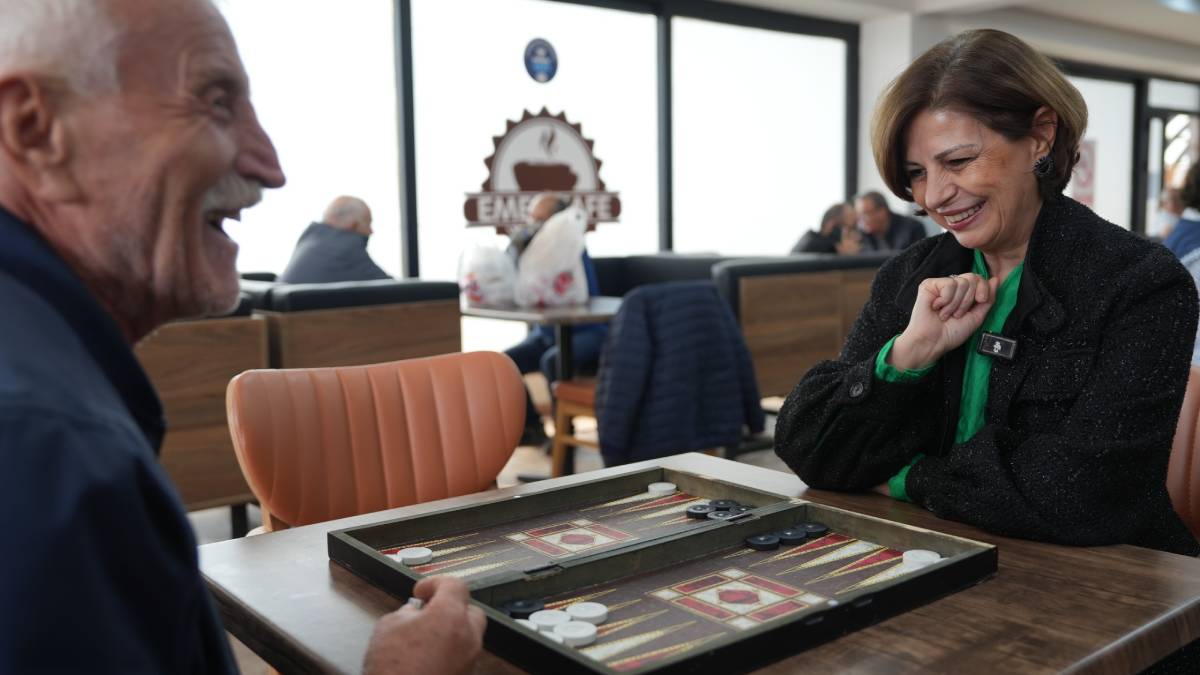 Başkan Ünlüce Emek Kafe’de