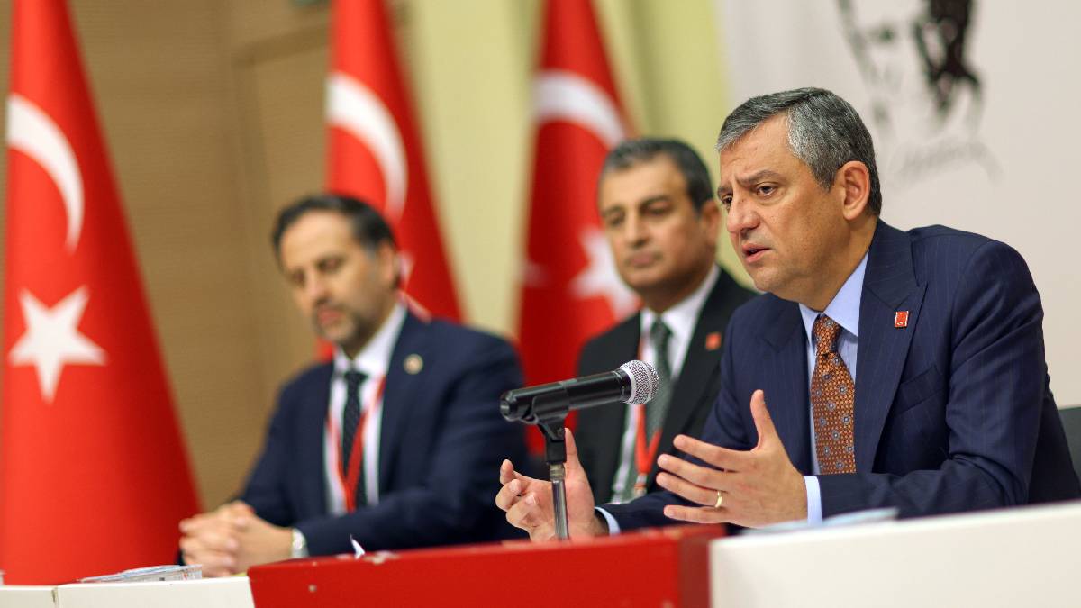 Özel'den Belediye Başkanları Buluşması’nda 'seçim' mesajı: Sandık en geç 2028’in haziranında açılacak