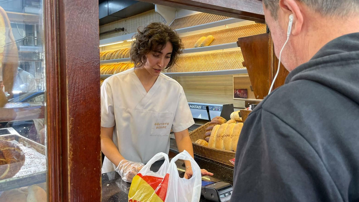 Fırında çalışmaya başlayan Türkiye güzeline ünlü iş insanından sürpriz teklif: Kendi işini kurarsa sermayesi benden